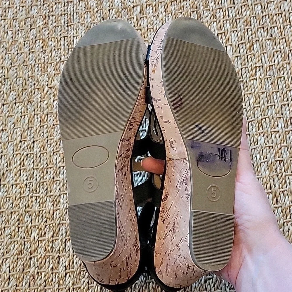 Women's CAT & JACK black & gold wedge sandals. Size is 5.